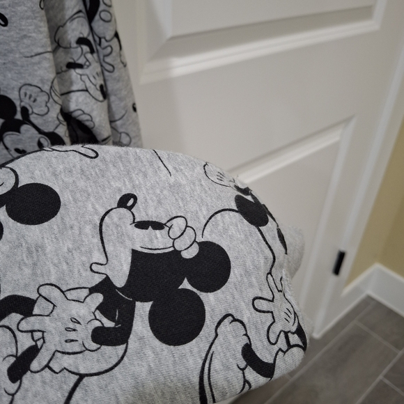 Divided H&M Disney Gray Mickey Mouse Set - Picture 4 of 10